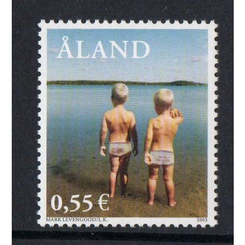 Aland Finland Sc 215 2003 Boys on Beach stamp mint NH