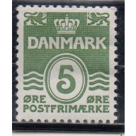 Denmark Sc 223 1933 5 ore yellow green wavy lines stamp mint