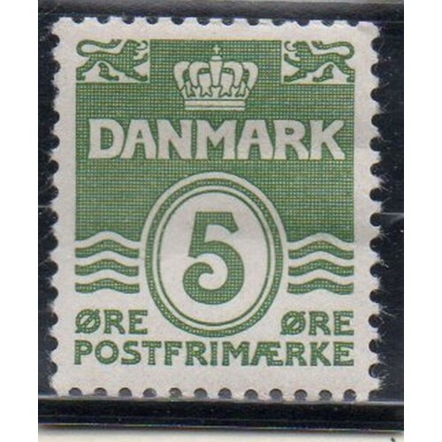 Denmark Sc 223 1933 5 ore yellow green wavy lines stamp mint