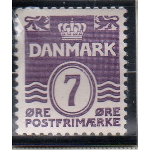 Denmark Sc 225 1933 7 ore violet wavy lines stamp mint