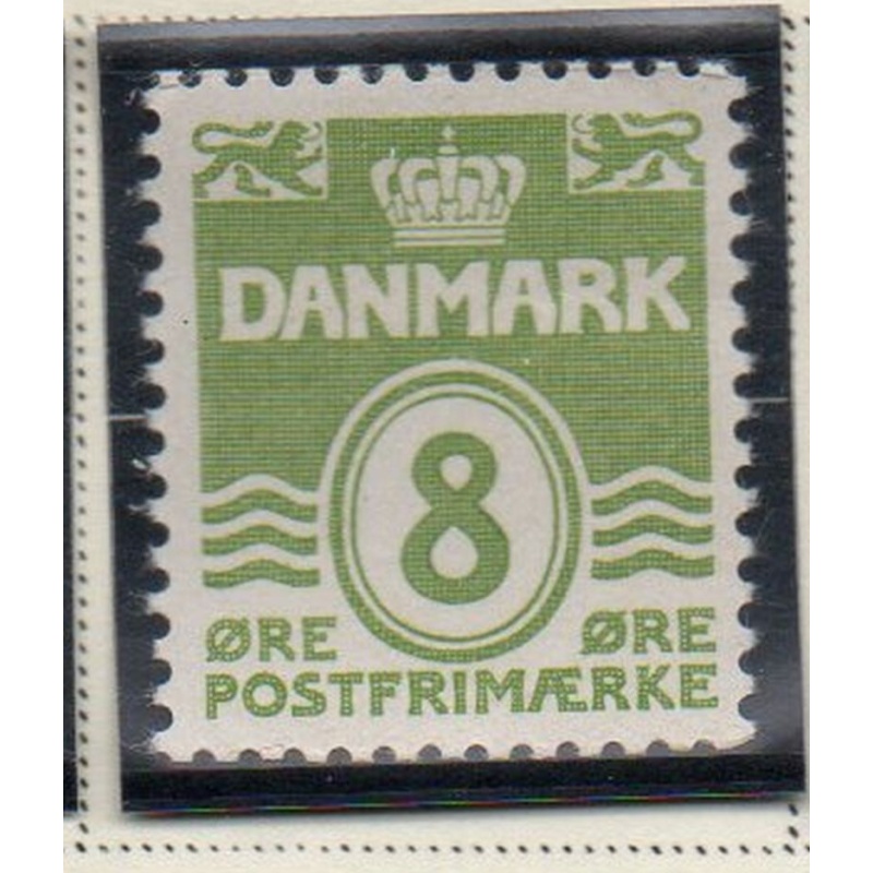 Denmark Sc 227A 1940 8 ore yellow green wavy lines stamp mint