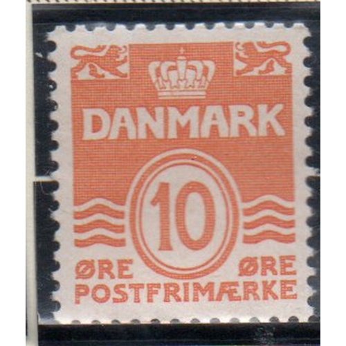 Denmark Sc 228 1933 10 ore yellow wavy lines stamp mint