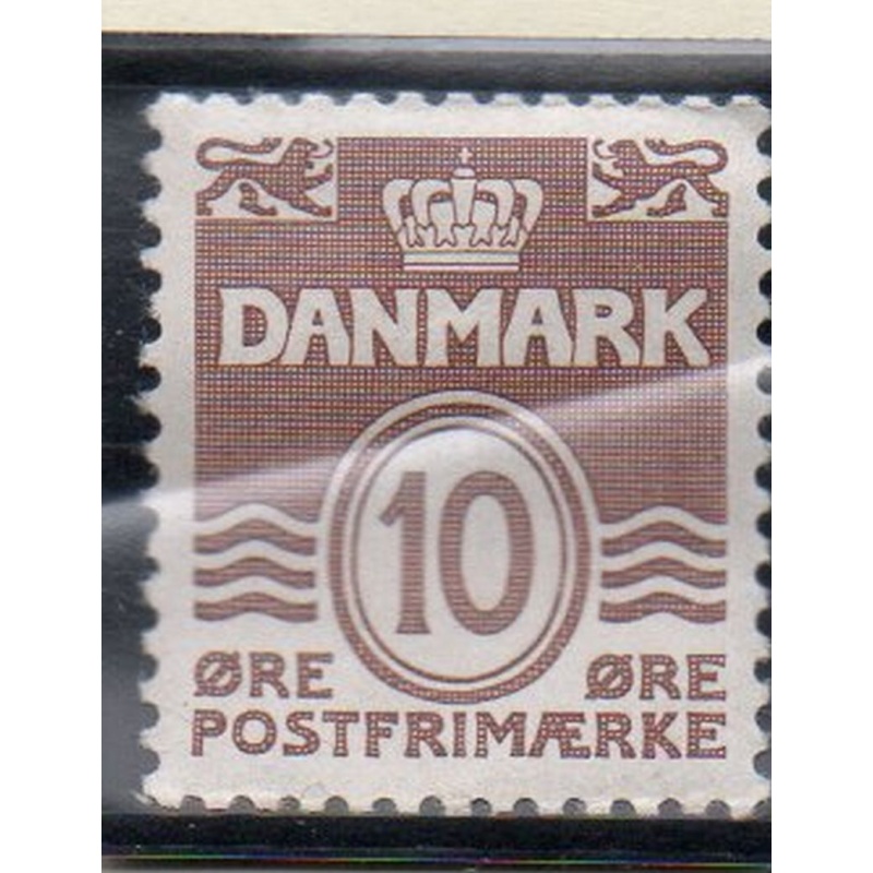 Denmark Sc 229 1937 10 ore  light brown wavy lines stamp mint