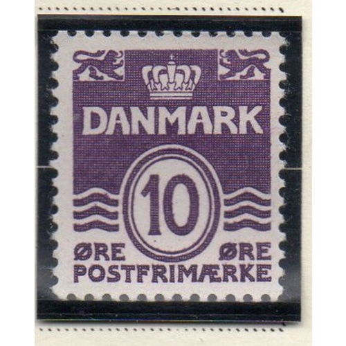 Denmark Sc 230 1938 10 ore  violet wavy lines stamp mint