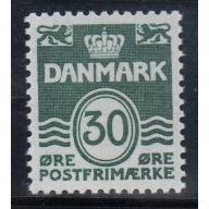 Denmark Sc 437 1967 30 ore deep green wavy lines stamp mint NH