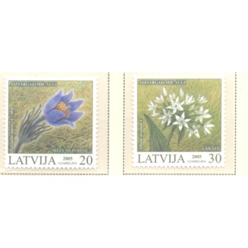 Latvia Sc 612-613 2005 Endangered Plants stamp set mint NH