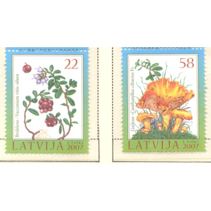 Latvia Sc 684-685 2007 800th Berries & Mushrooms stamp set mint NH