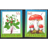Latvia Sc 742-743 2009 Berries & Mushrooms stamp set mint NH